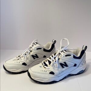 New Balance White and navy blue sneakers. Like new. Size 7.5